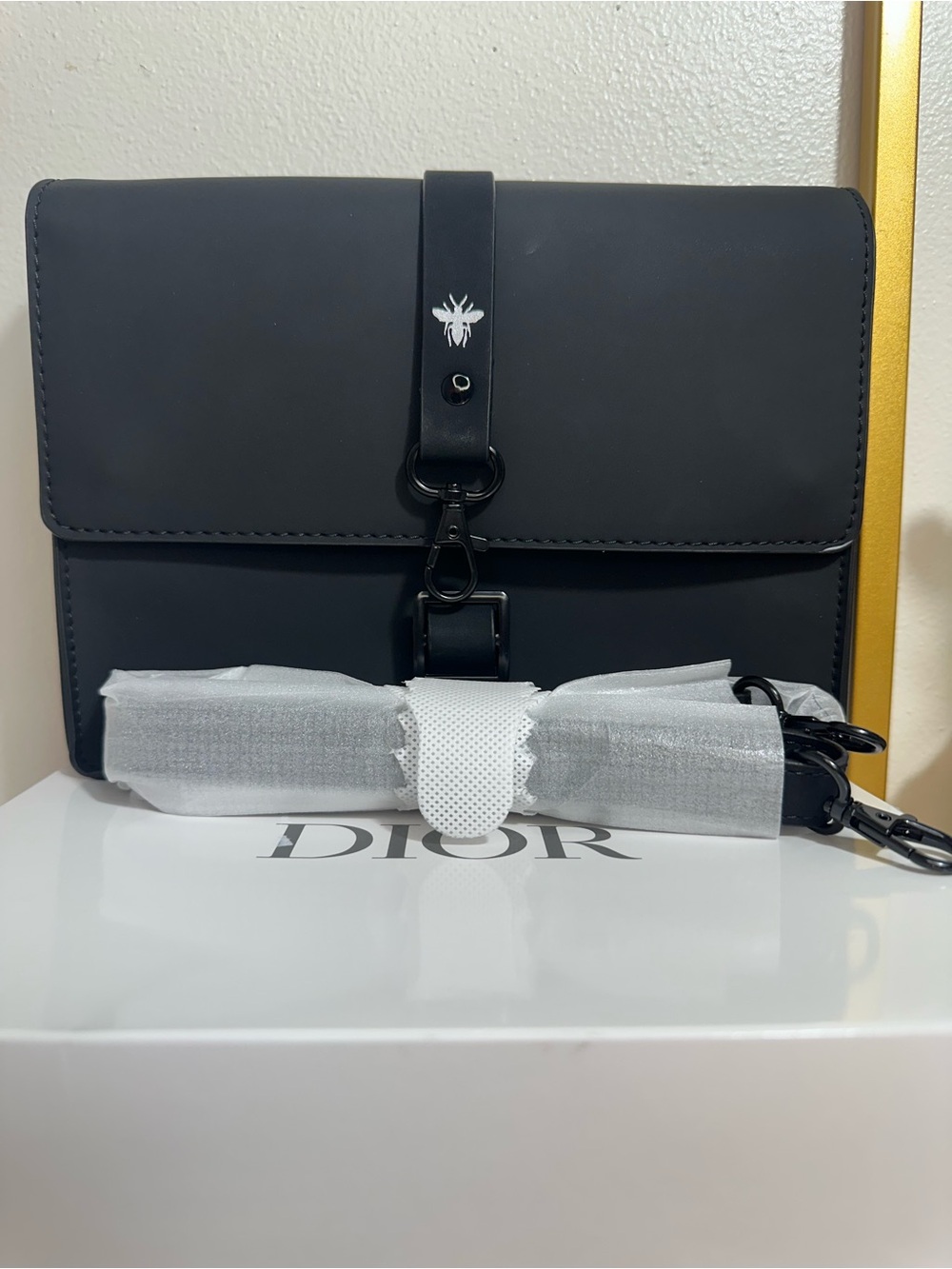 Unisex black crossbody body